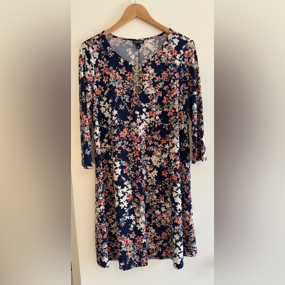 Roz & Ali Floral Print dress with Gold ring accents.
